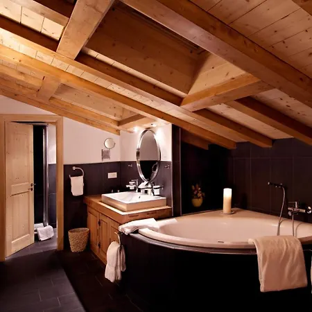 Chalet Courmayeur: Your Alpine Sanctuary كورمايور